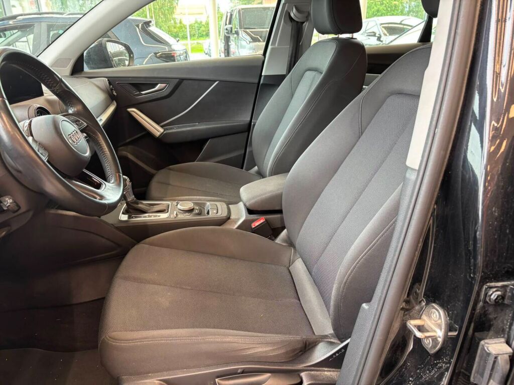 Audi Q2 2017 Musta