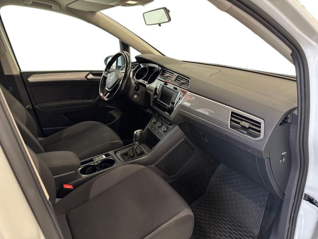 Volkswagen Touran 2017 Valkoinen