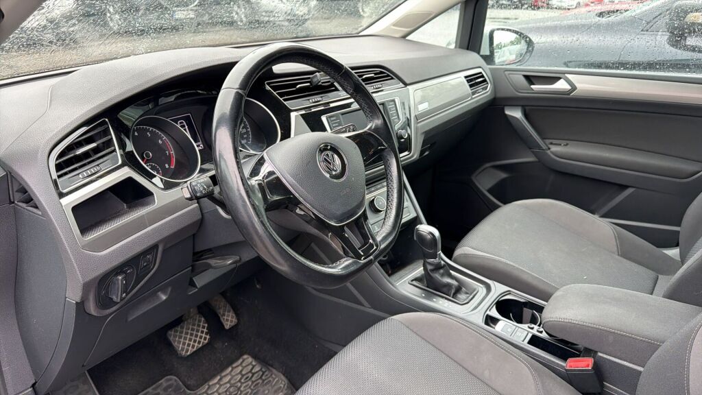 Volkswagen Touran 2017 Valkoinen