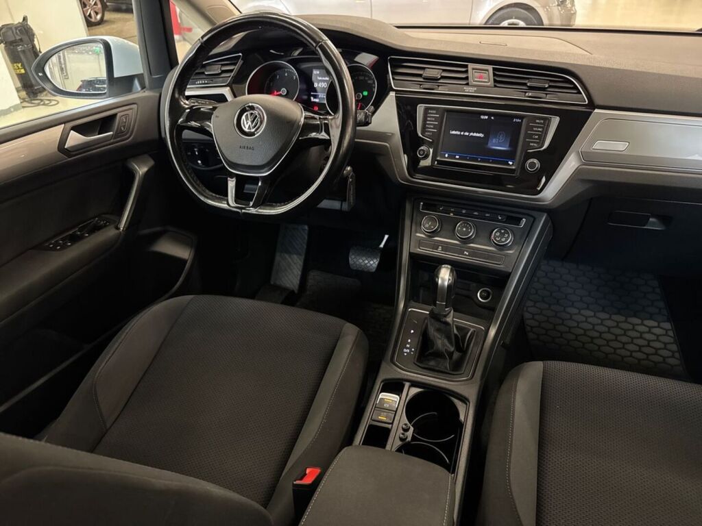 Volkswagen Touran 2017 Valkoinen