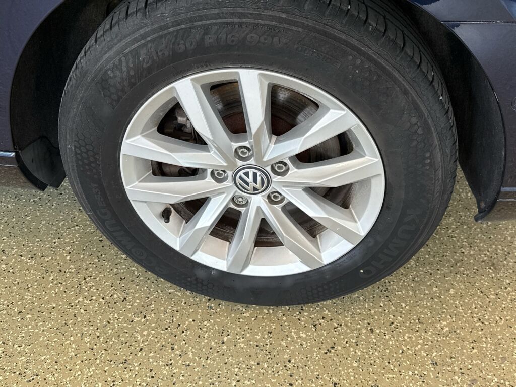 Volkswagen Passat 2017 Sininen