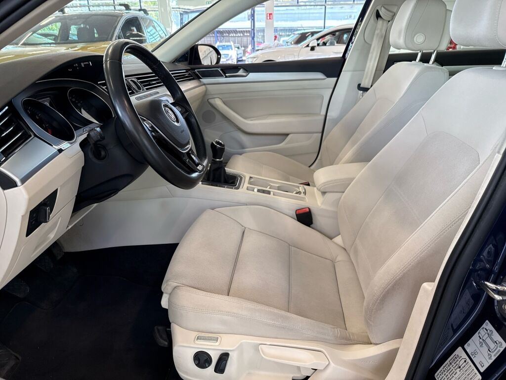 Volkswagen Passat 2017 Sininen