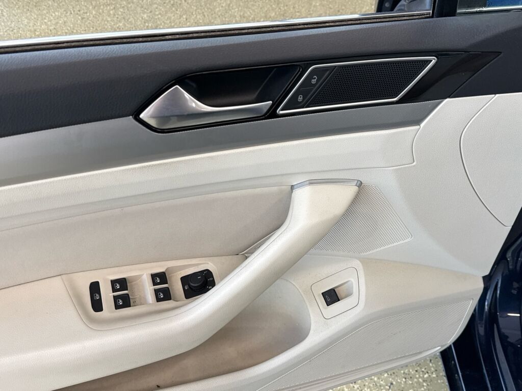 Volkswagen Passat 2017 Sininen