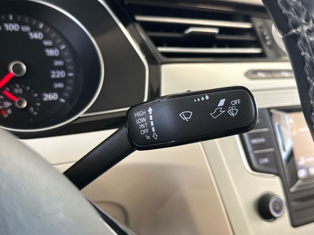 Volkswagen Passat 2017 Sininen