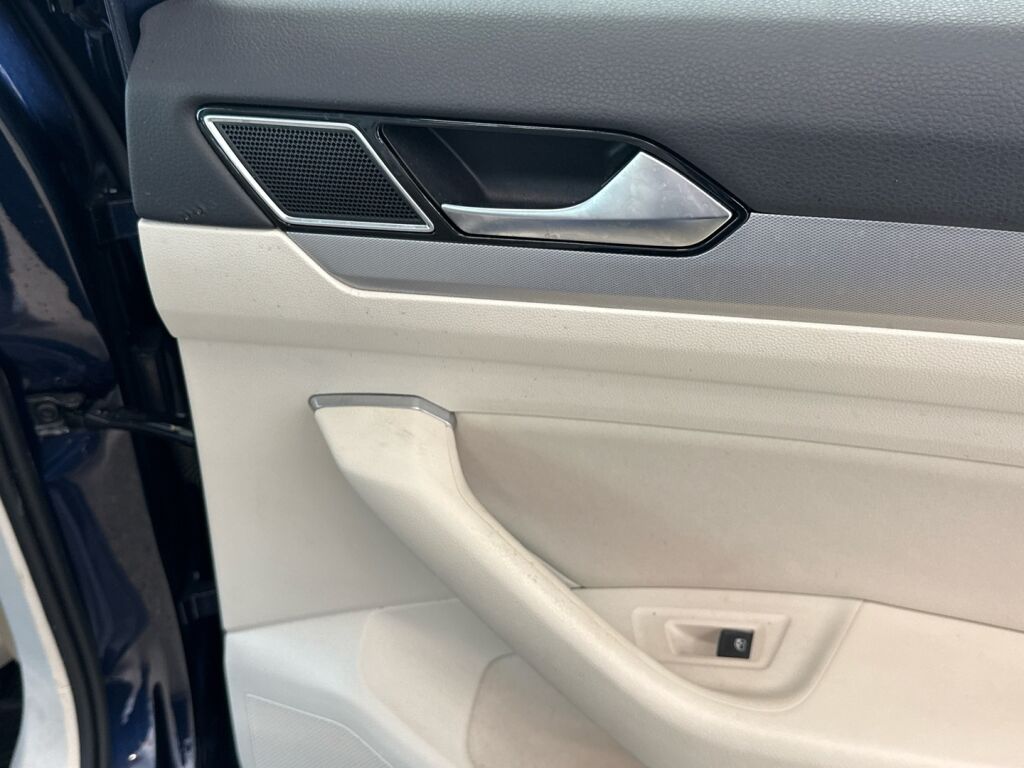 Volkswagen Passat 2017 Sininen