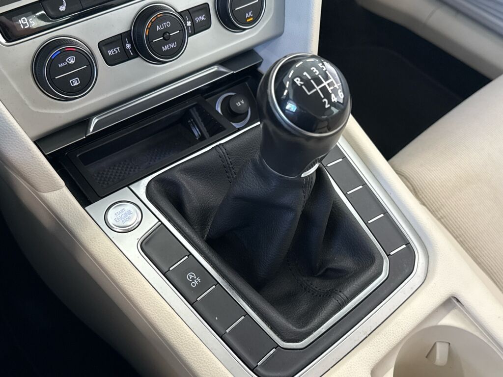 Volkswagen Passat 2017 Sininen