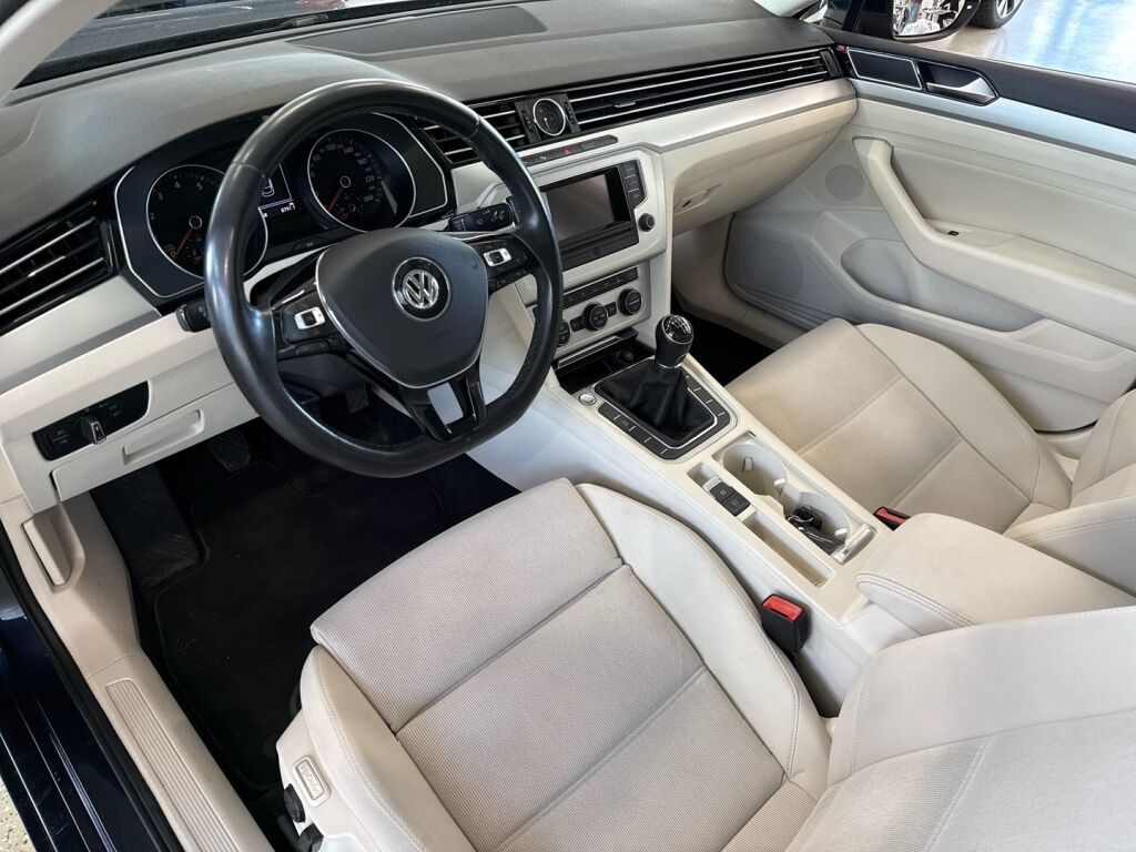 Volkswagen Passat 2017 Sininen