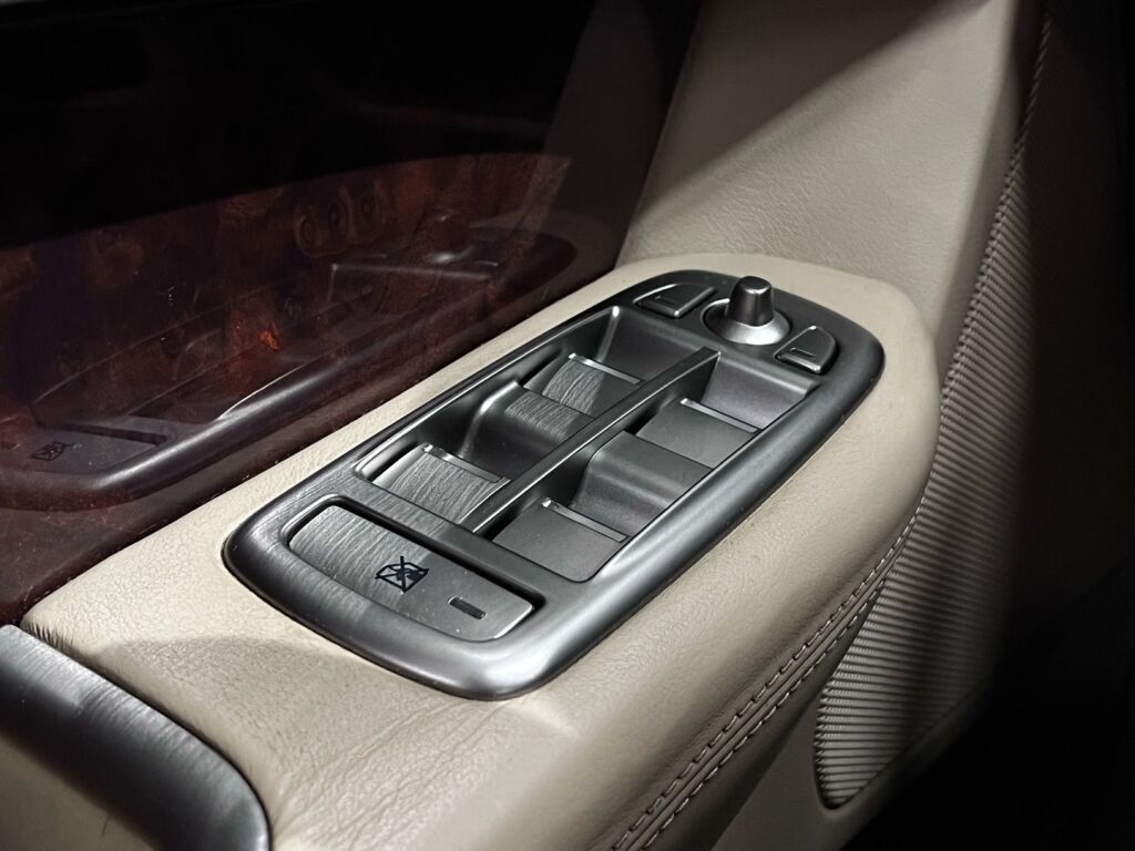 Jaguar XF 2008 Met. Musta