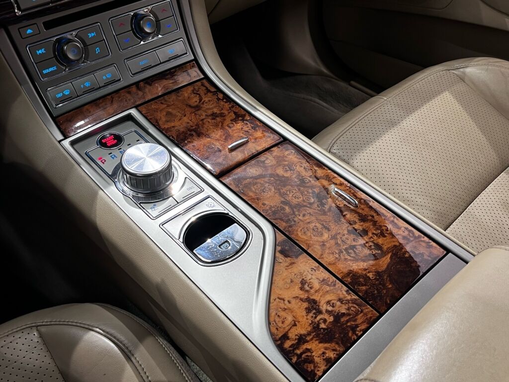 Jaguar XF 2008 Met. Musta