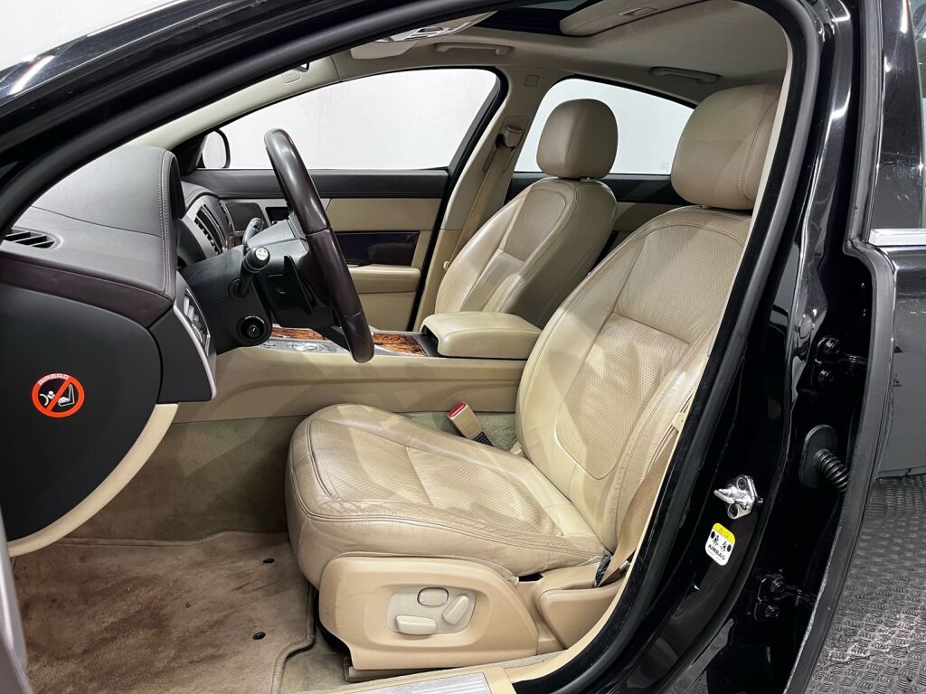 Jaguar XF 2008 Met. Musta