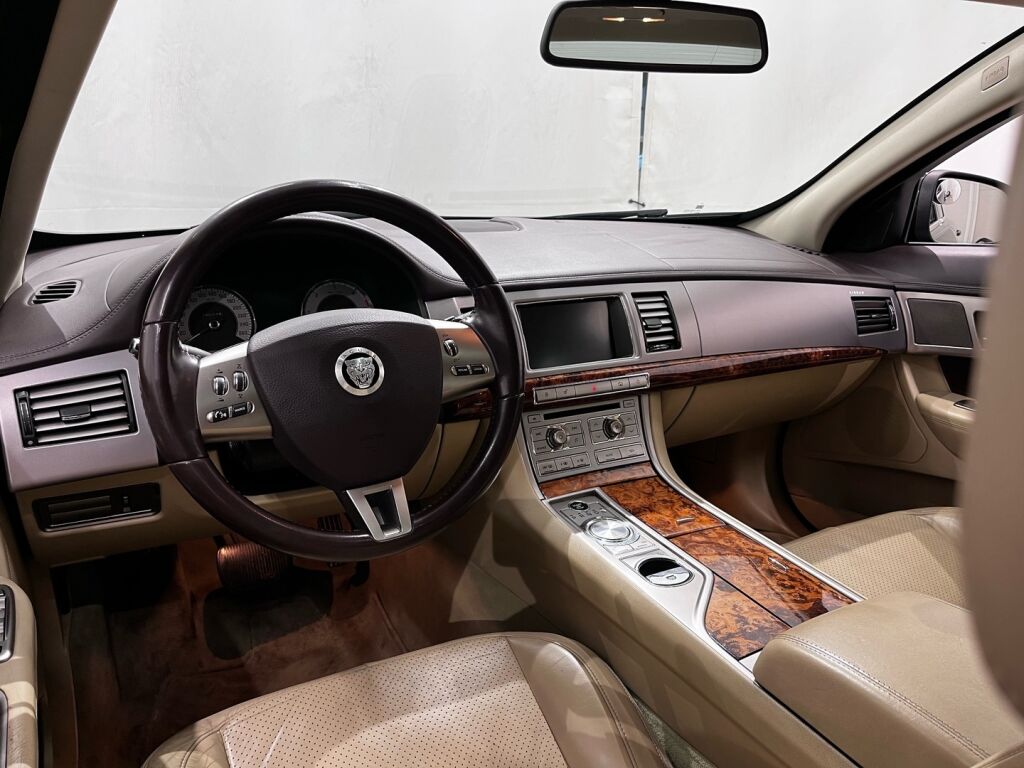 Jaguar XF 2008 Met. Musta