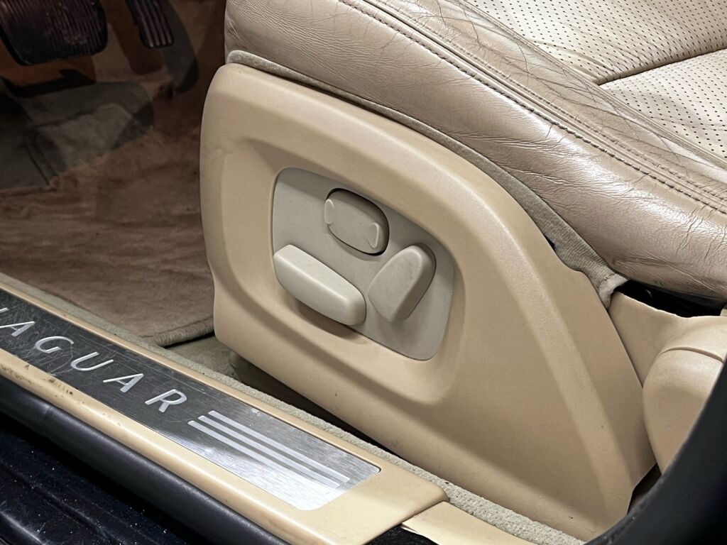 Jaguar XF 2008 Met. Musta