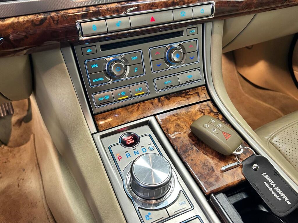 Jaguar XF 2008 Met. Musta