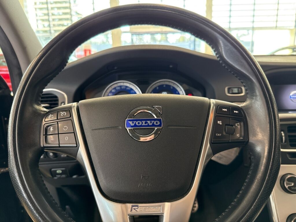 Volvo V60 2011 Musta