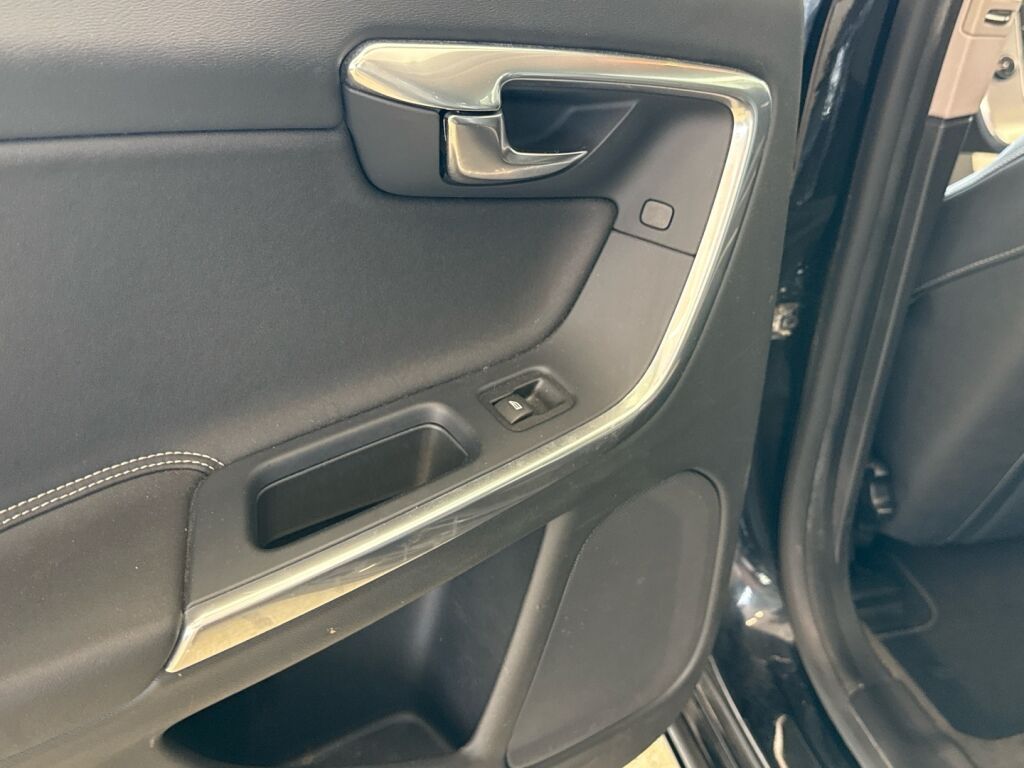 Volvo V60 2011 Musta