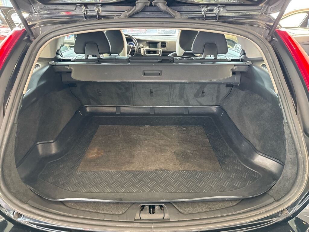 Volvo V60 2011 Musta