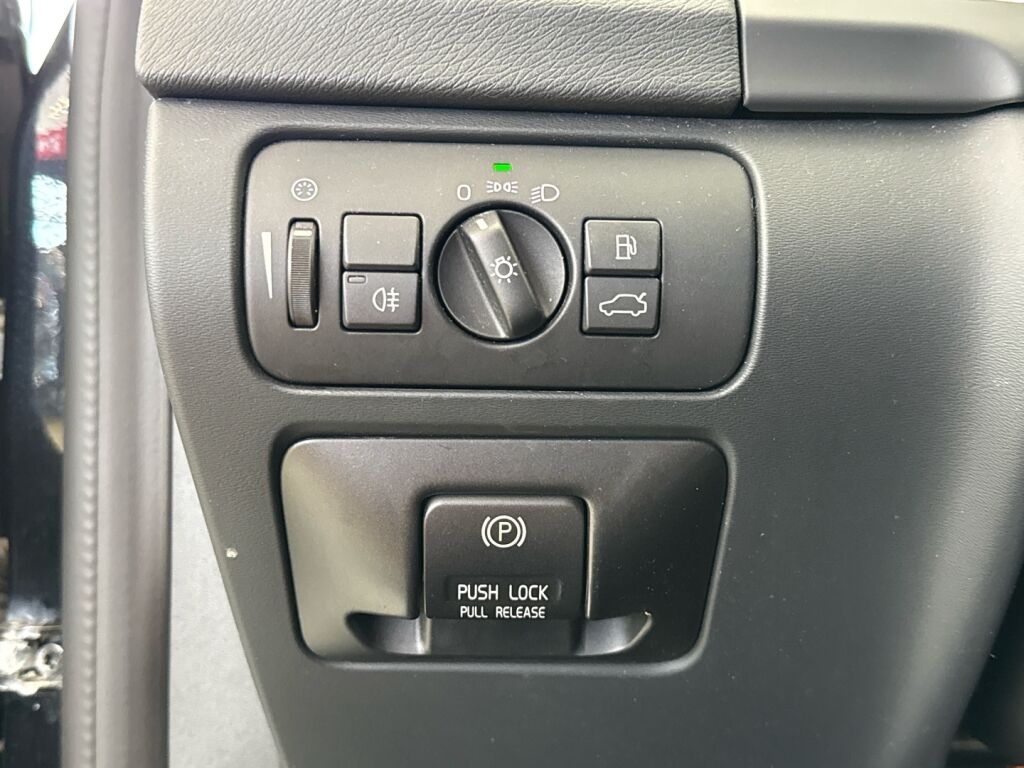 Volvo V60 2011 Musta