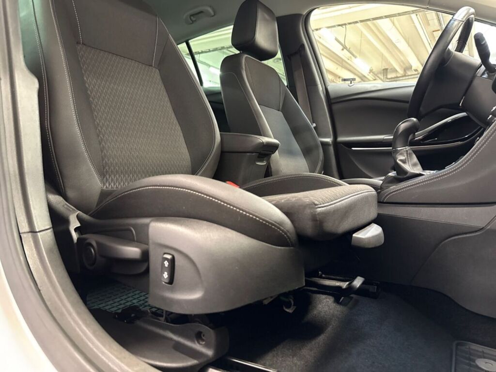 Opel Astra 2017 Valkoinen