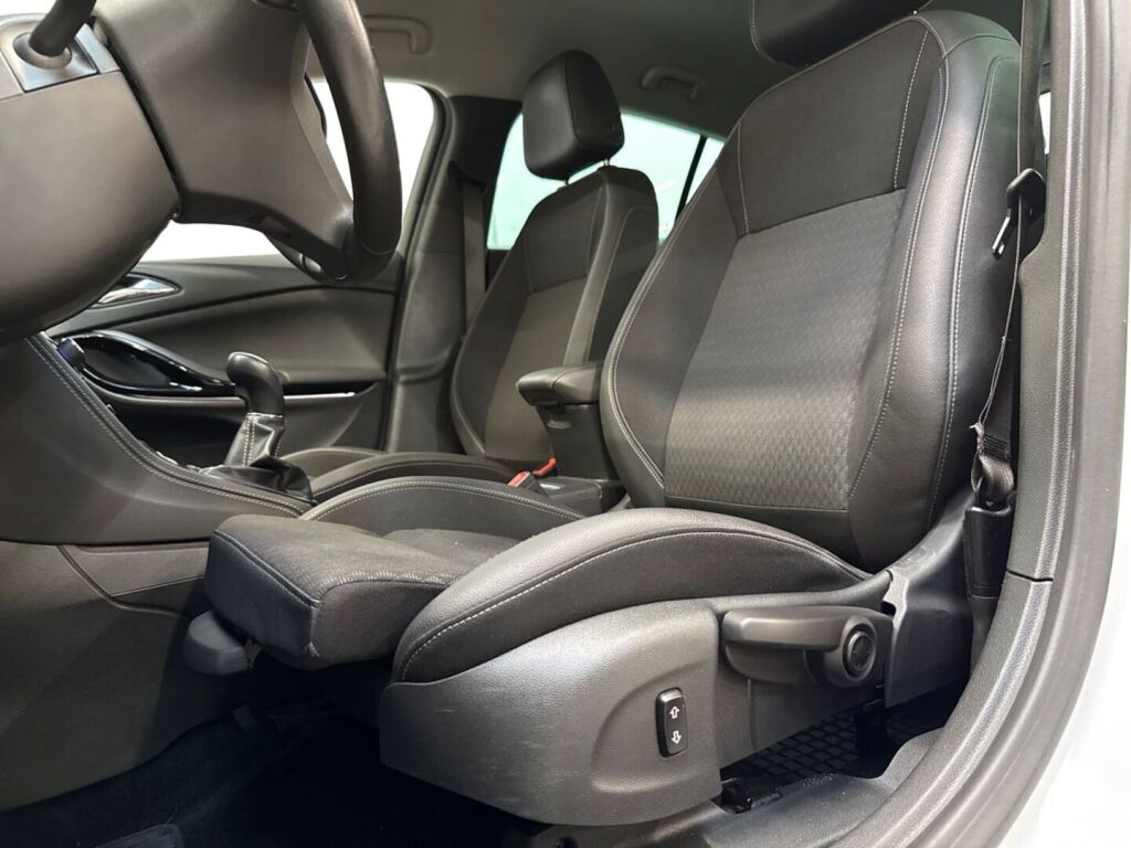 Opel Astra 2017 Valkoinen