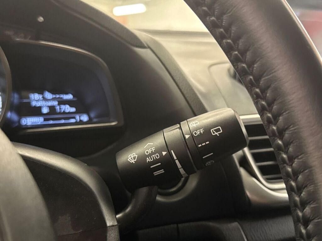 Mazda Mazda3 2018 Punainen