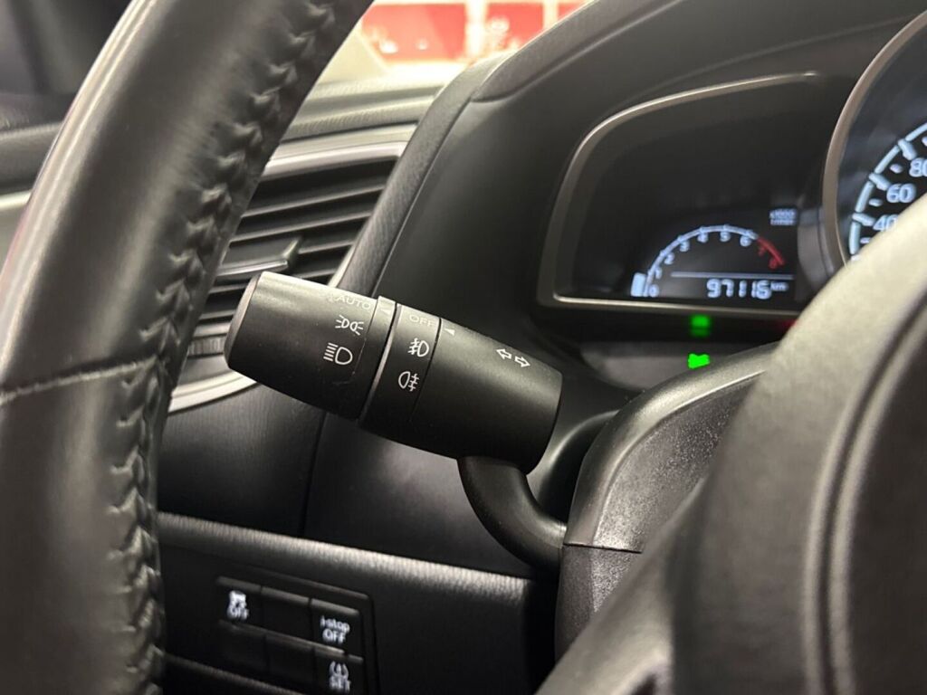 Mazda Mazda3 2018 Punainen