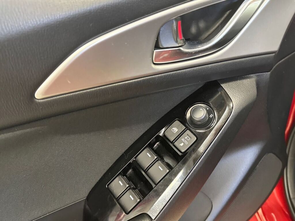 Mazda Mazda3 2018 Punainen