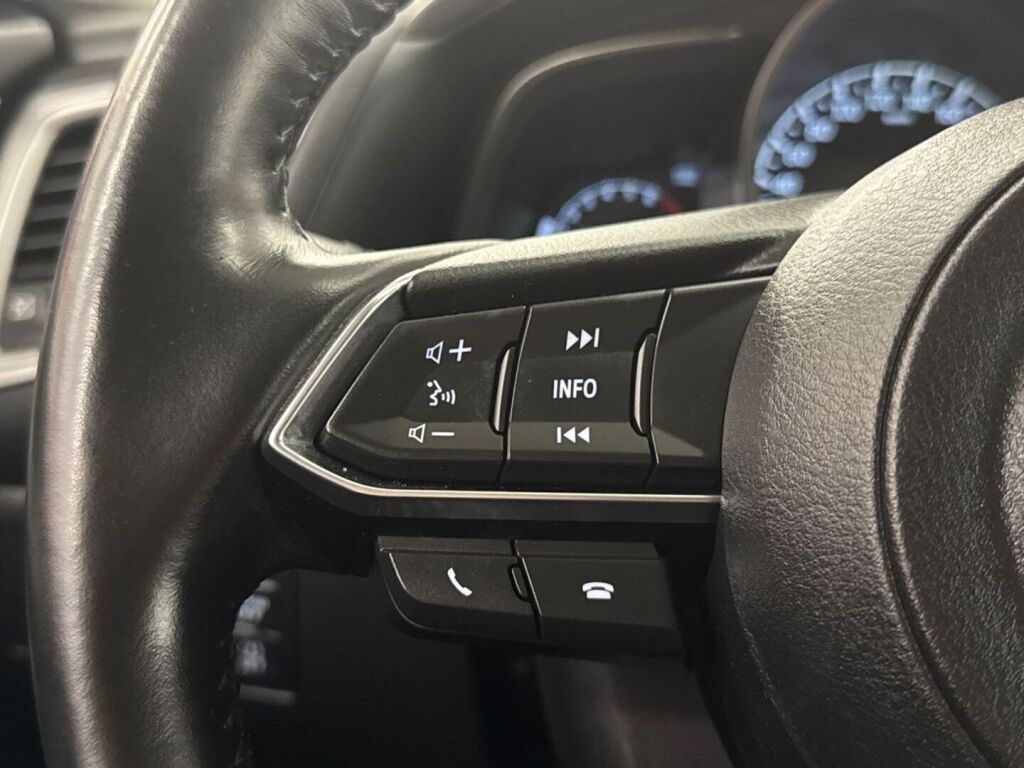 Mazda Mazda3 2018 Punainen