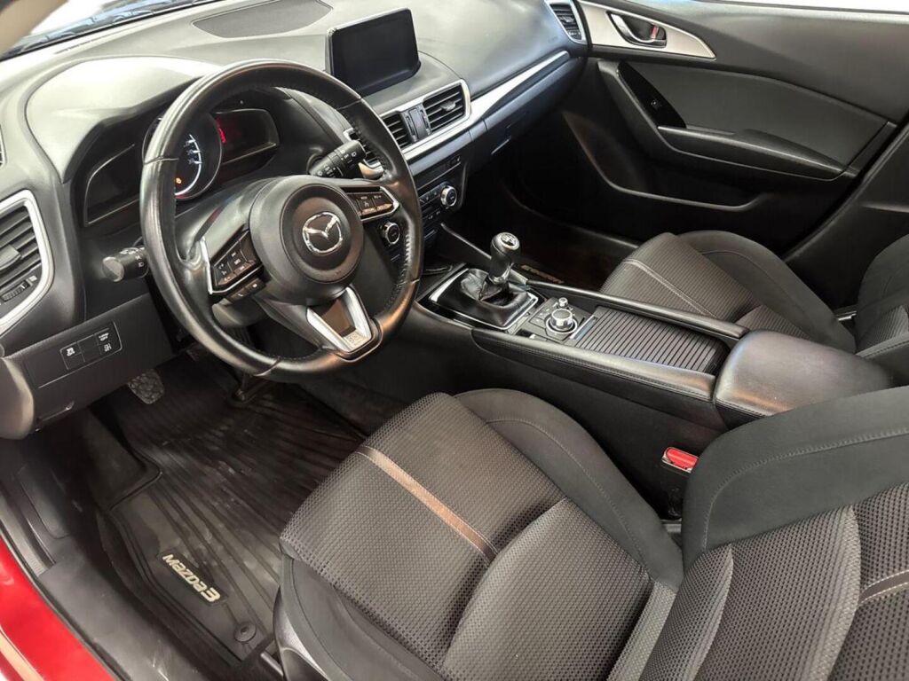 Mazda Mazda3 2018 Punainen