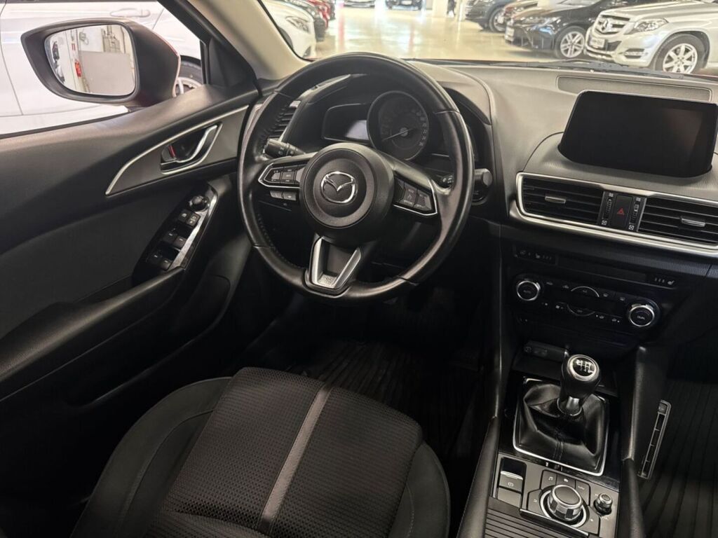 Mazda Mazda3 2018 Punainen
