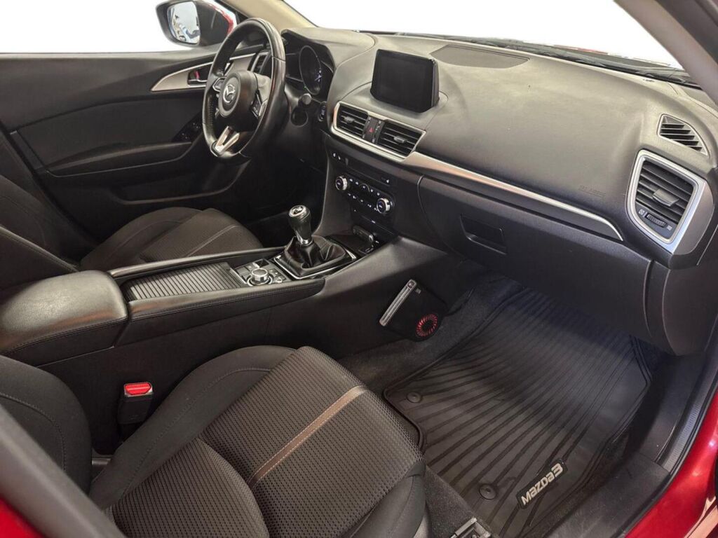 Mazda Mazda3 2018 Punainen