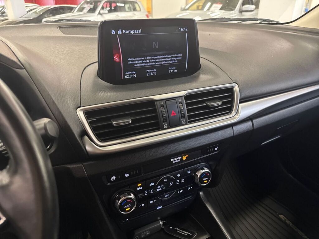 Mazda Mazda3 2018 Punainen