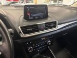 Mazda Mazda3 2018 Punainen