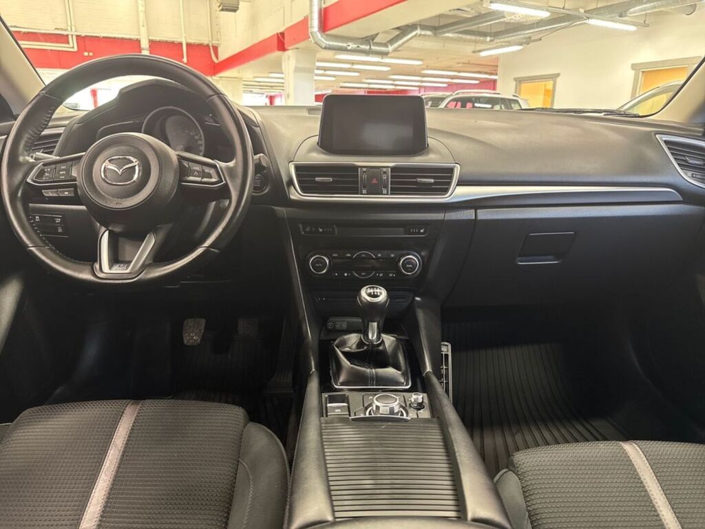 Mazda Mazda3 2018 Punainen