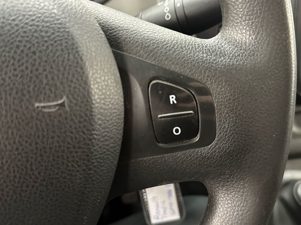 Renault Trafic 2017 Valkoinen