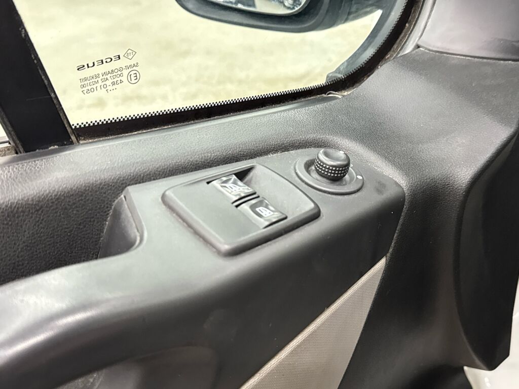 Renault Trafic 2017 Valkoinen