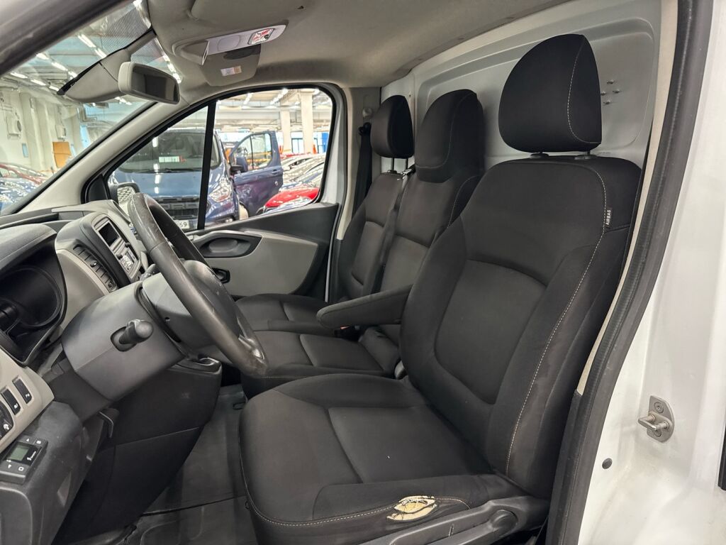 Renault Trafic 2017 Valkoinen