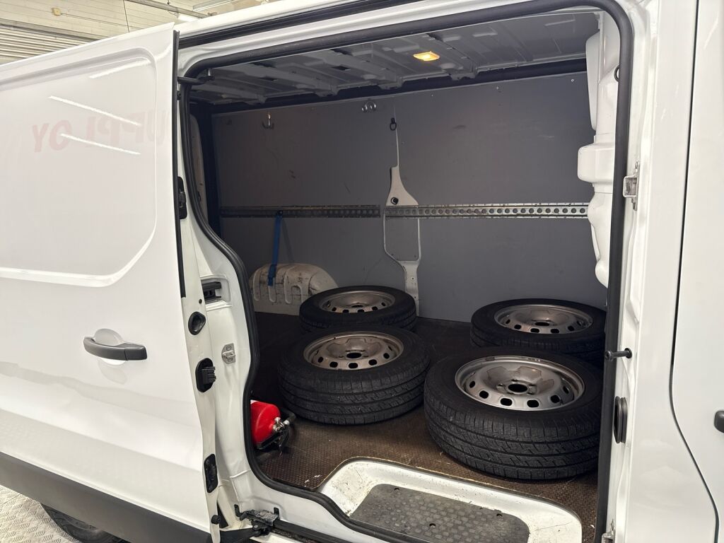 Renault Trafic 2017 Valkoinen