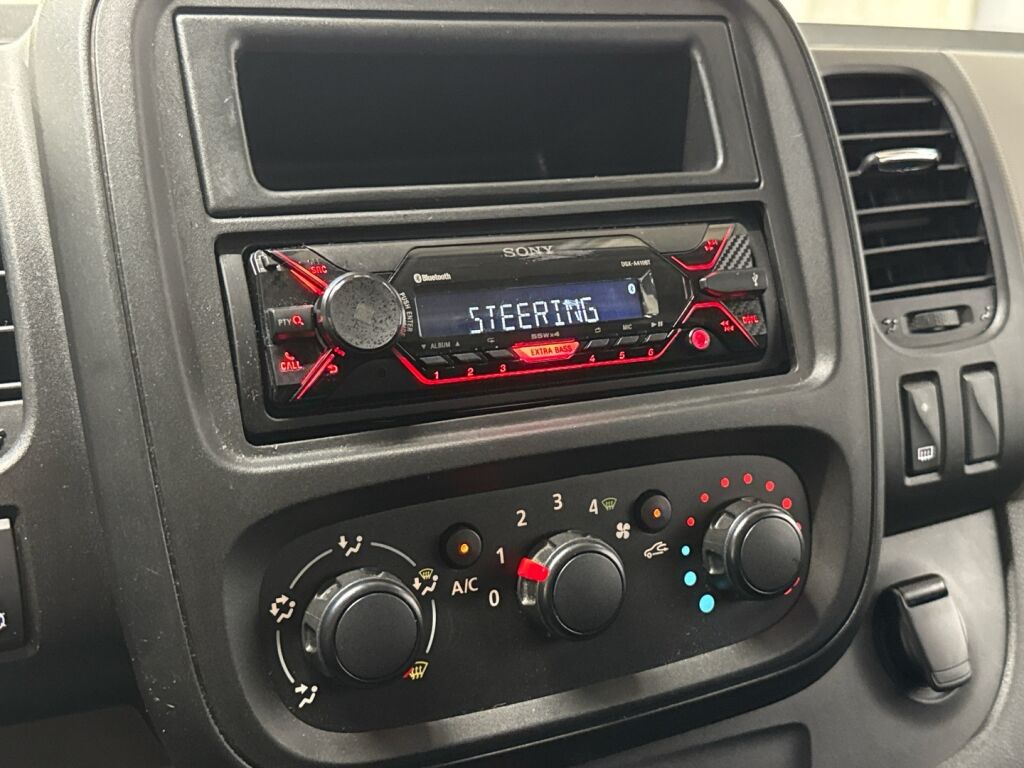 Renault Trafic 2017 Valkoinen