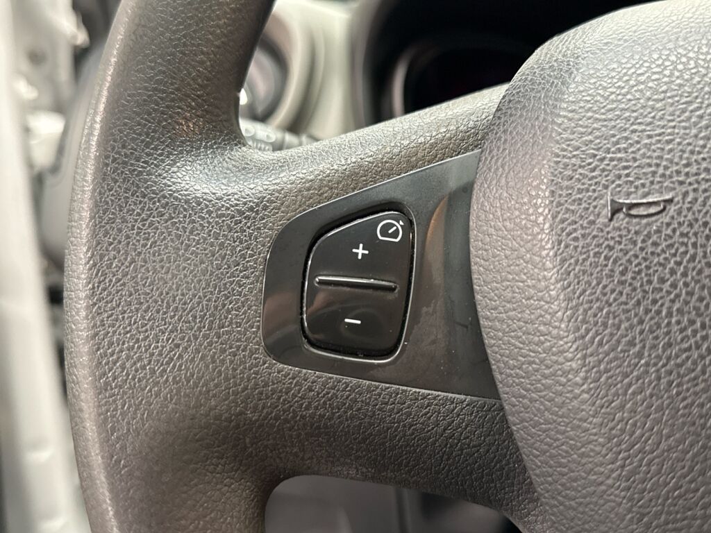 Renault Trafic 2017 Valkoinen