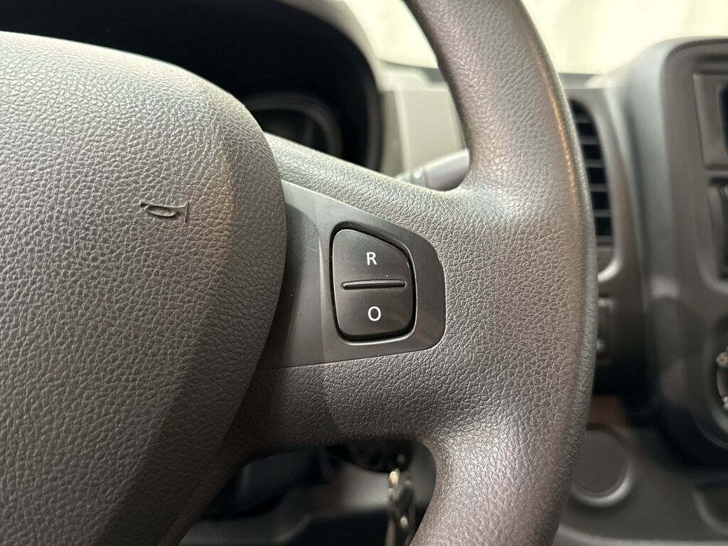 Renault Trafic 2017 Valkoinen