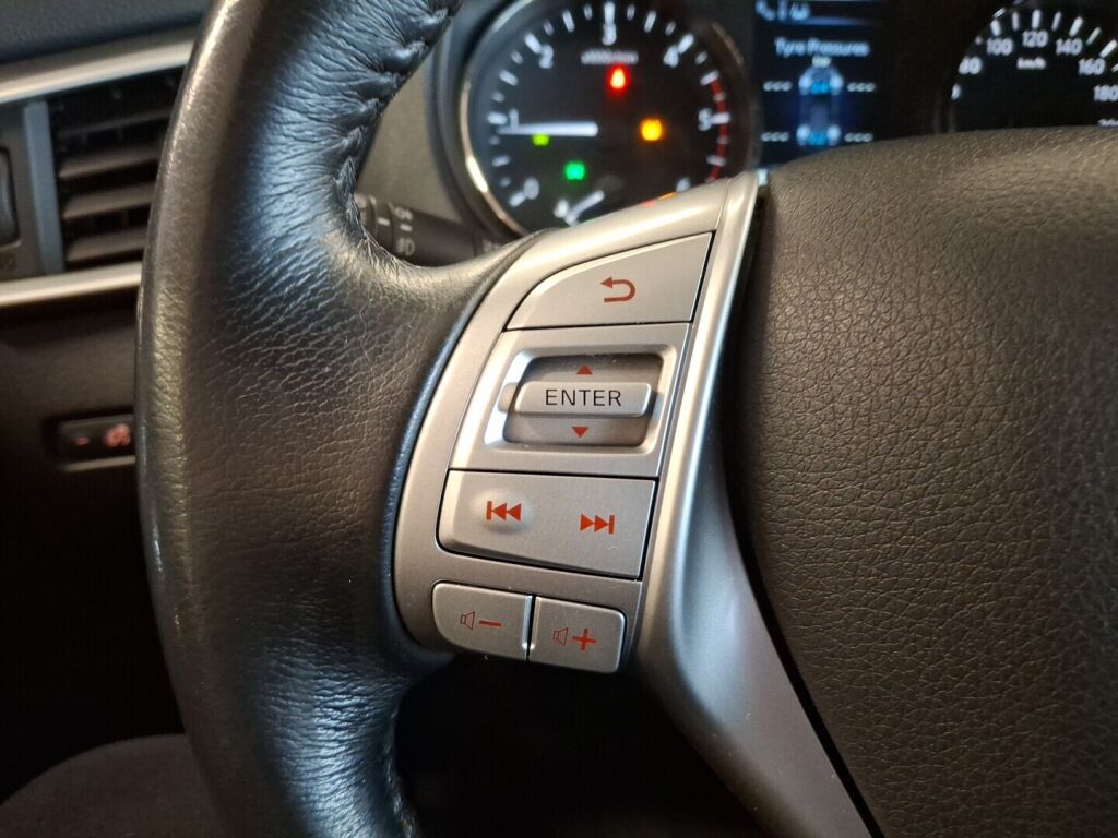 Nissan X-Trail 2017 Musta