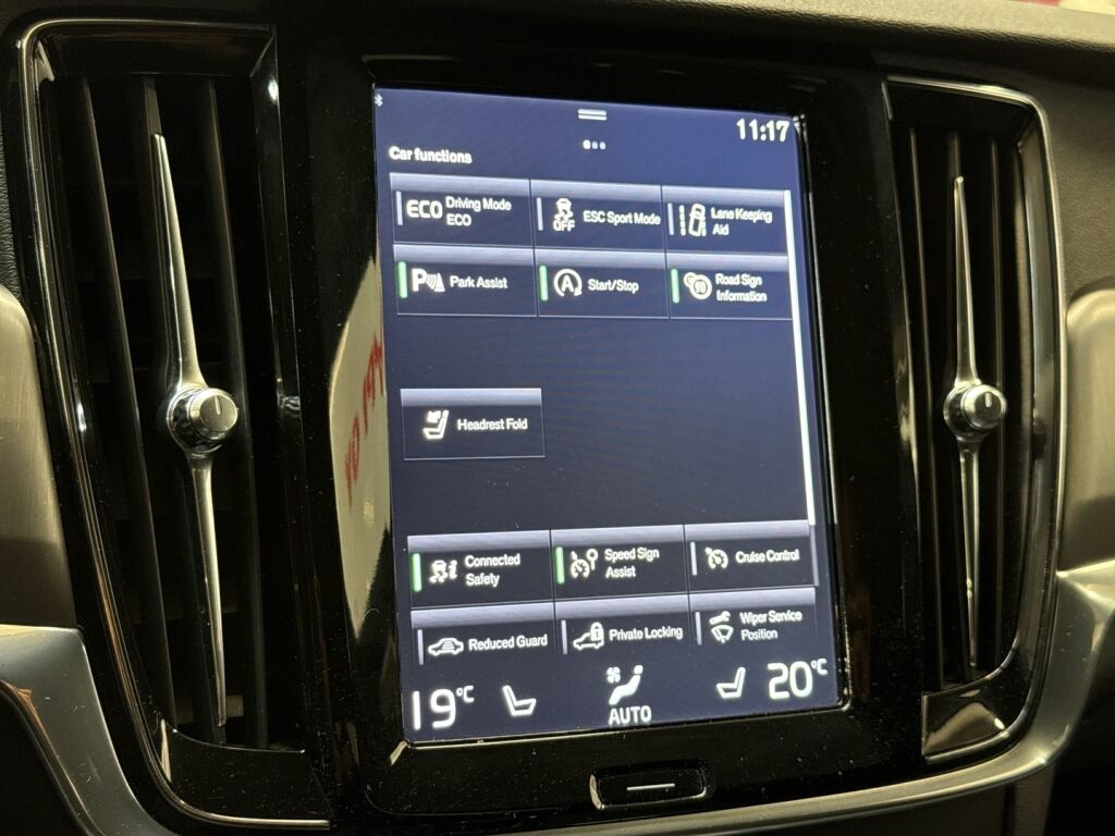 Volvo V90 2017 Musta