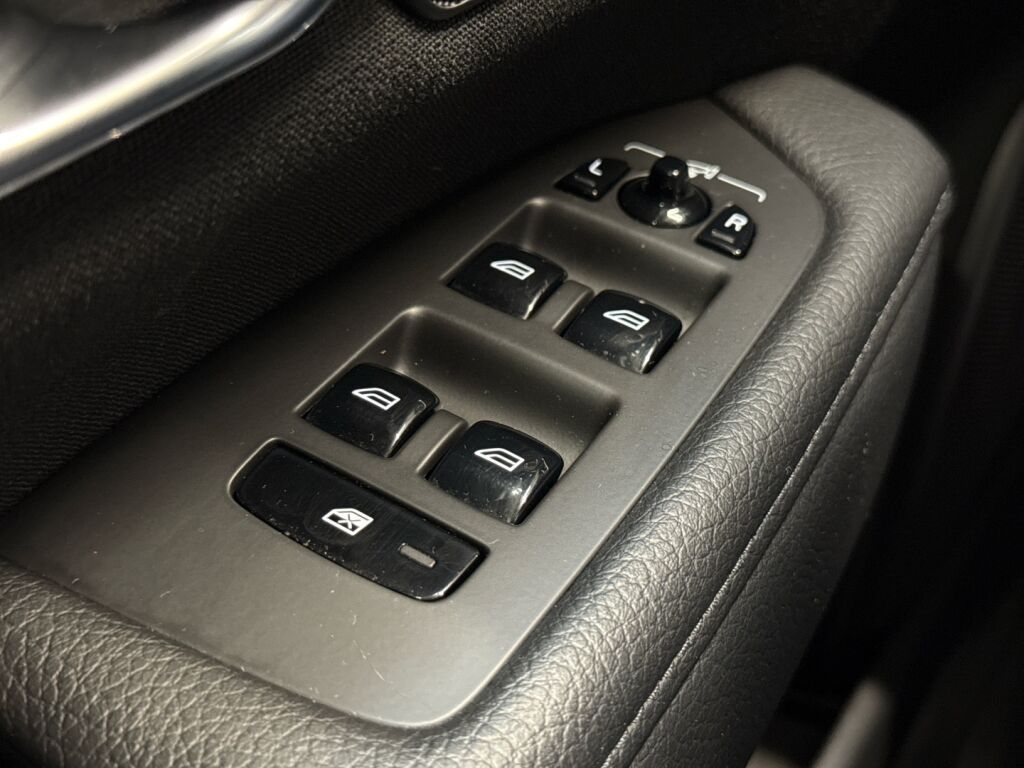 Volvo V90 2017 Musta