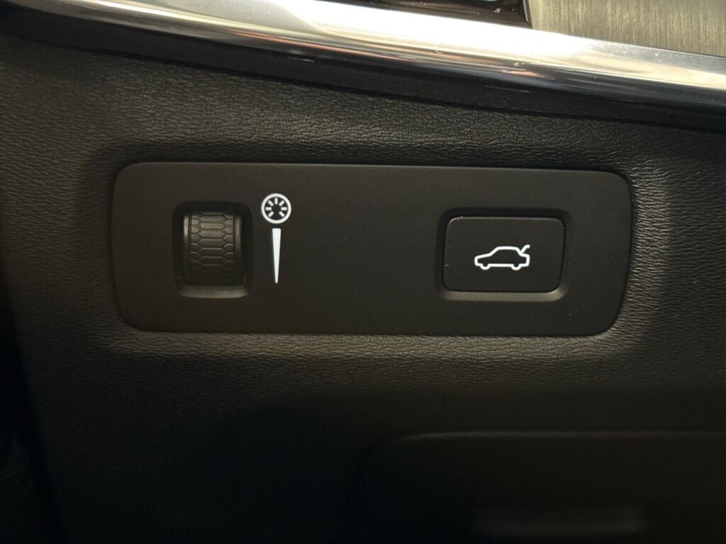 Volvo V90 2017 Musta