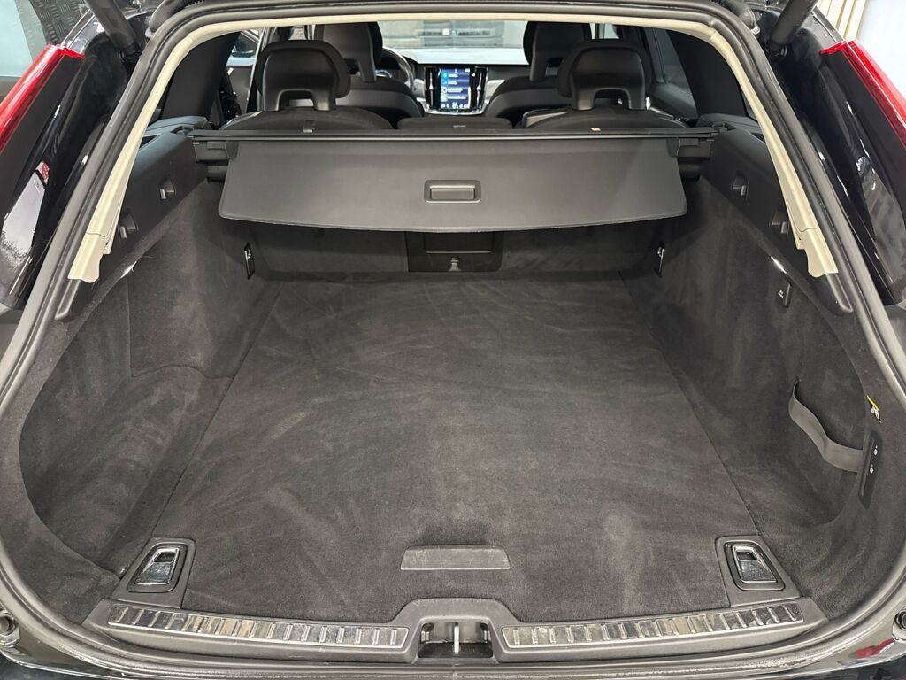 Volvo V90 2017 Musta