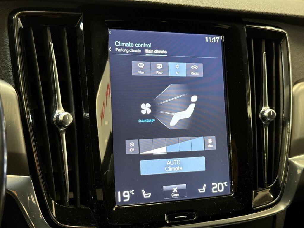 Volvo V90 2017 Musta