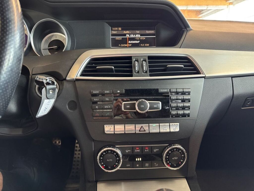 Mercedes-Benz C 2011 Musta