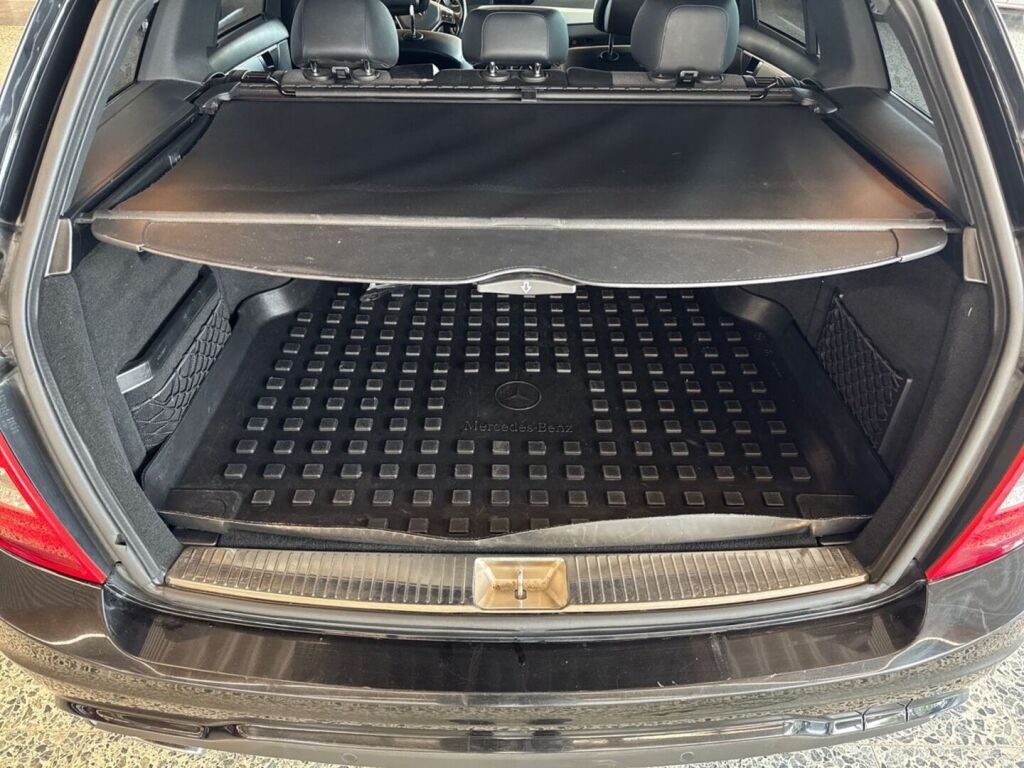 Mercedes-Benz C 2011 Musta