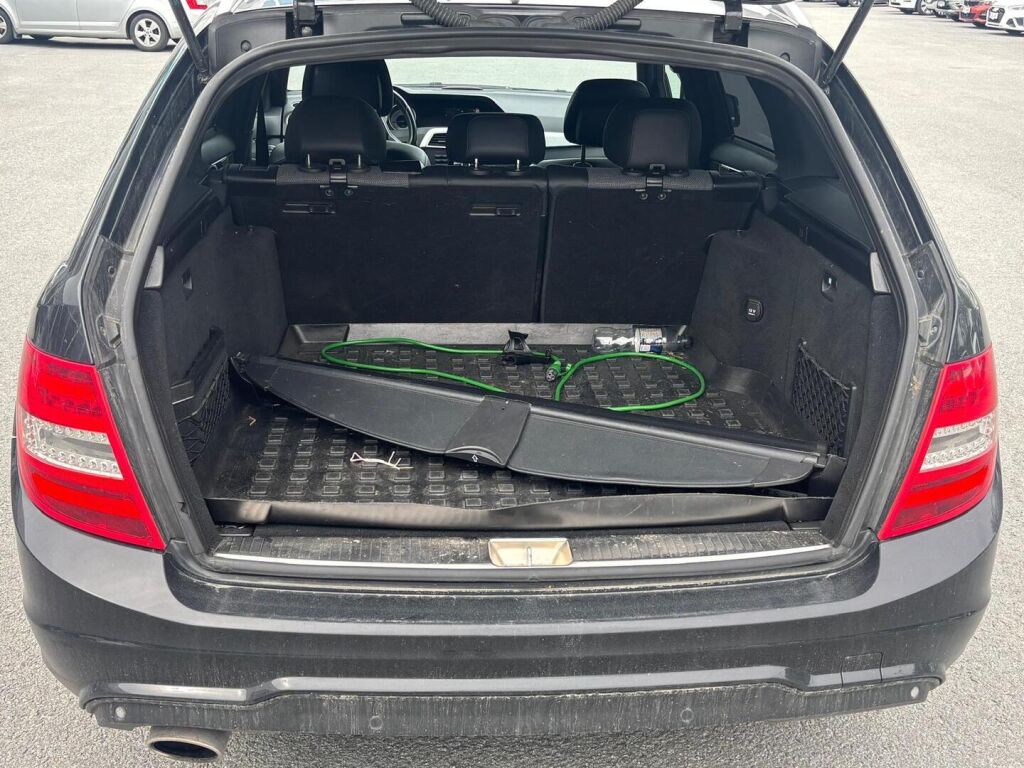 Mercedes-Benz C 2011 Musta