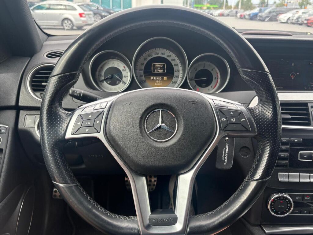 Mercedes-Benz C 2011 Musta